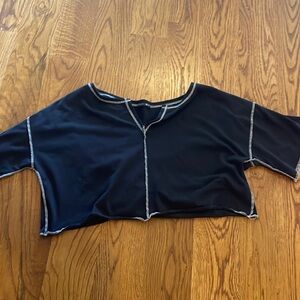 Cropped black shirt